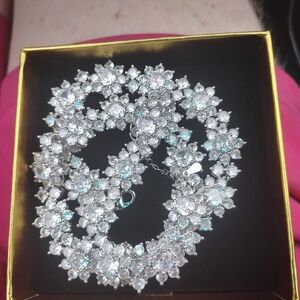 Elegant Silver Floral Necklace